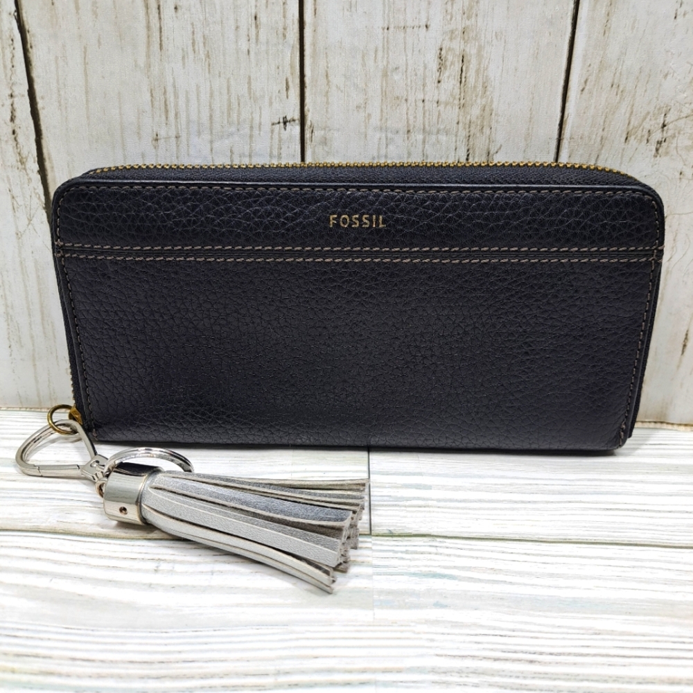 Fossil Tara Pebbled Black Leather Zip MultiPocket Clutch Wallet Tassel Key Chain
